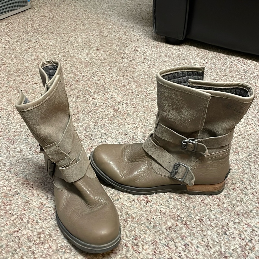 Sorel leather flap top boots